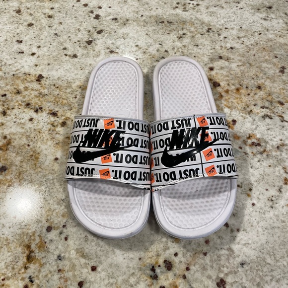 Nike Men’s Slides Size 9! - Picture 1 of 4